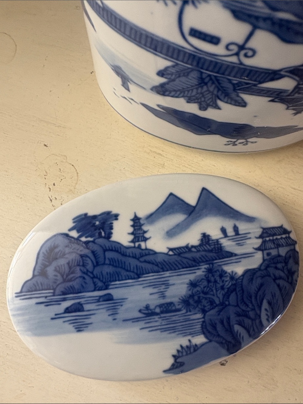 Vintage Bombay Blue White Oval Trinket Box with Asian Pattern and Lid - Picture 5 of 5